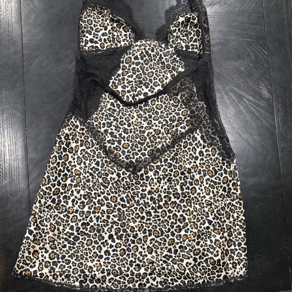 Victoria’s Secret Lingerie Cheetah Print Size Medium - Picture 3 of 3